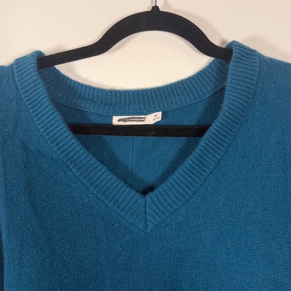 NWOT Unsubscribed 100% Cashmere Teal V-Neck Sweater - Picture 2 of 6